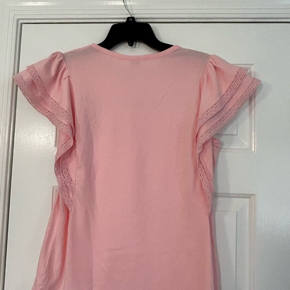 Very cute and modern Crown Ivy pink flutter sleeve shirt…. - Picture 2 of 3
